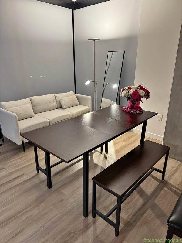 Adjustable Dining table for 4-6