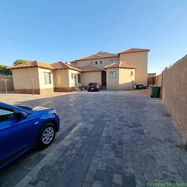 Batchelor suite in Clayville ext 34
