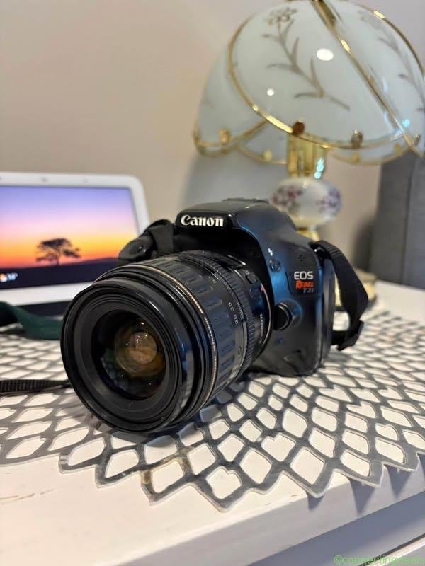 Canon EOS Rebel T2i DSLR Camera