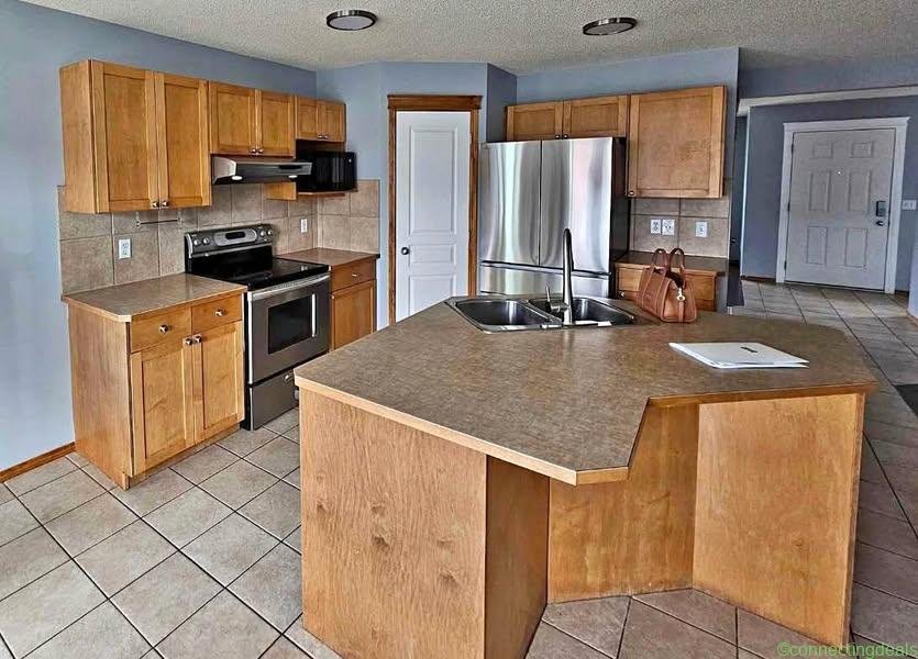* Delivery Included * Complete Set of Kitchen