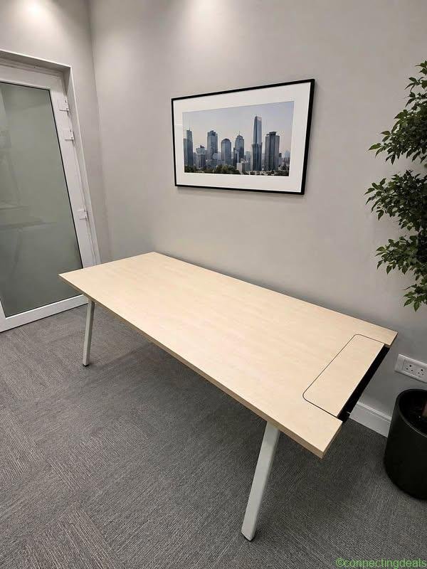 Fixed desk