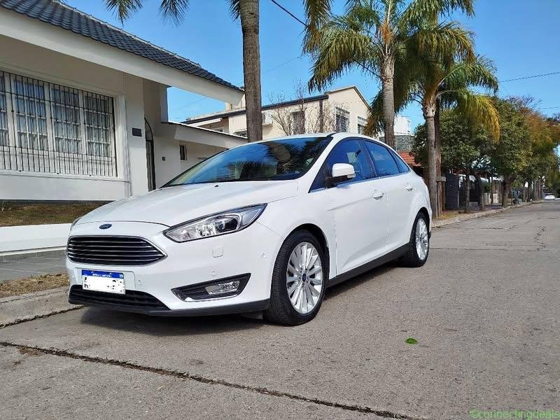 Focus III TITANIUM AT SEDAN