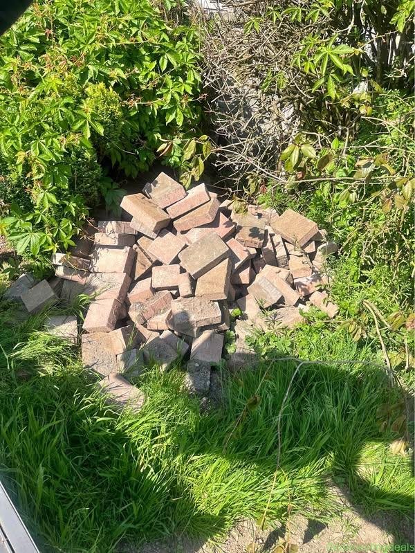 Garden Job Lot – Paving Bricks, Decorative Garden