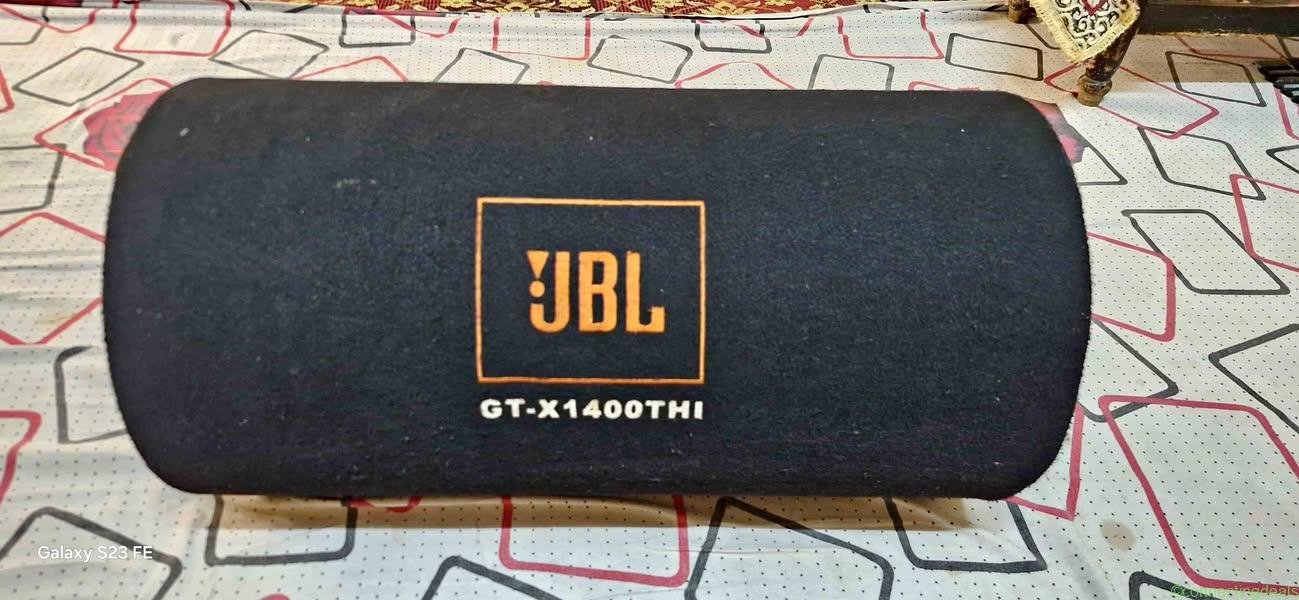 Jbl 1400 watts basstub