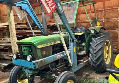 John Deere tractor with bucket in Toronto