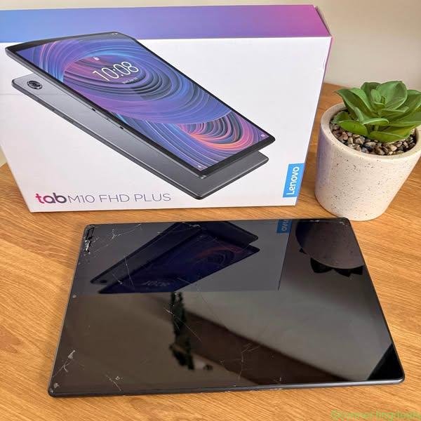 Lenovo M10 FHD PLUS 64GB BROKEN SCREEN
