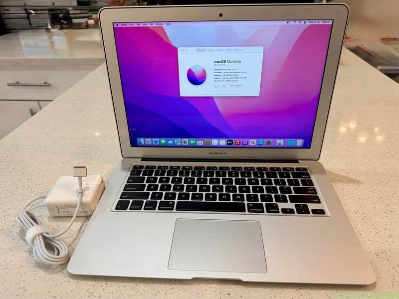 MacBook Air 13” – 2017 MacOS Monterey – 128GB