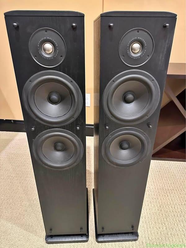 PolkAudio RT12 set of speakers