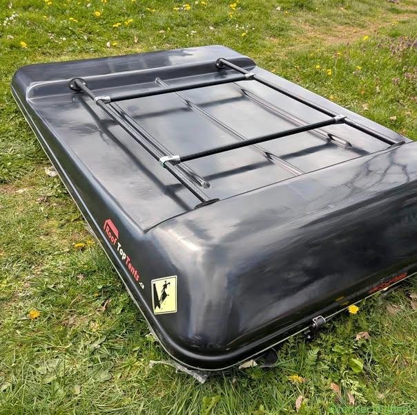 Roof top tent (hard shell, never camped in)