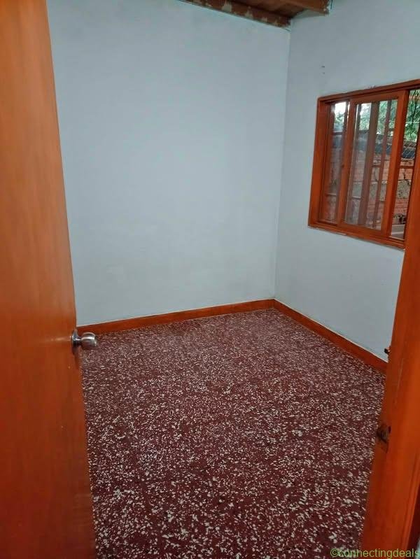 Se arienda apartamento segundo piso por los lados