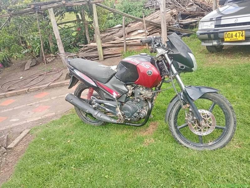 Se vende moto Yamaha YBR para restaurar