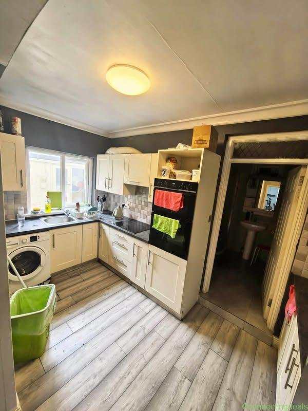 Share apartment available