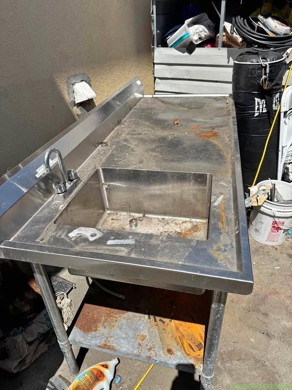 Sink for restaurant