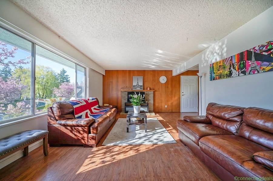 Spacious 3BR • 10 Min to YVR for Airbnb