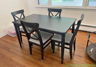 Free ad: Table and chairs in New York. Table and chairs in New York