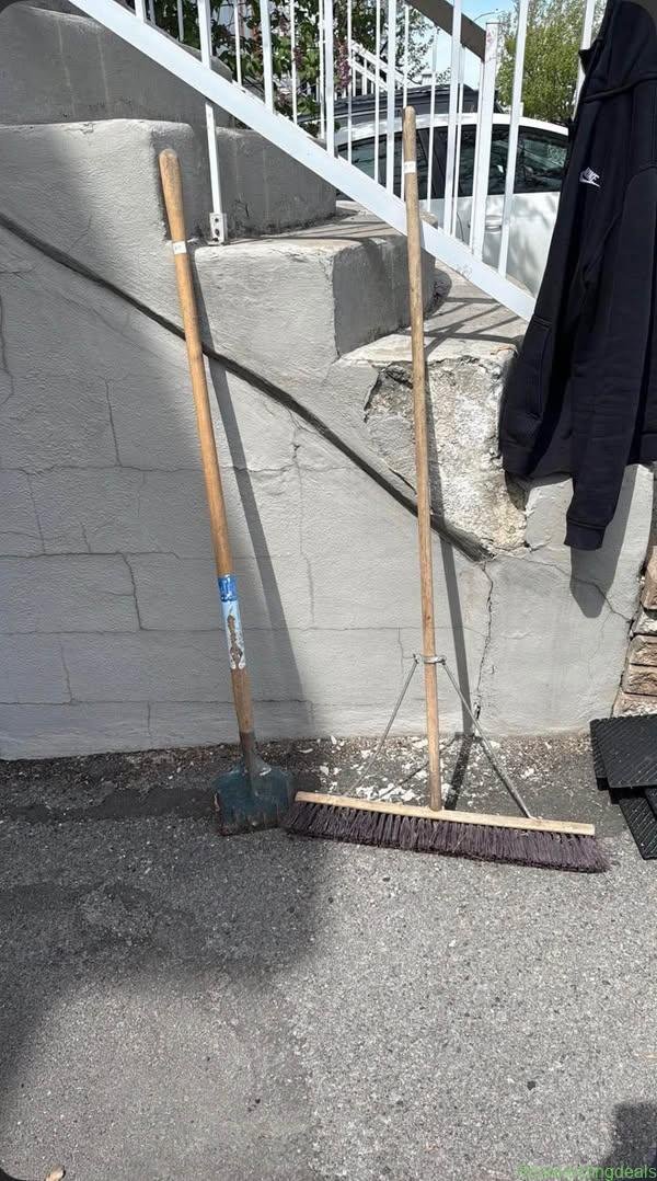 Update: only 2 left – Yard and landscaping tools