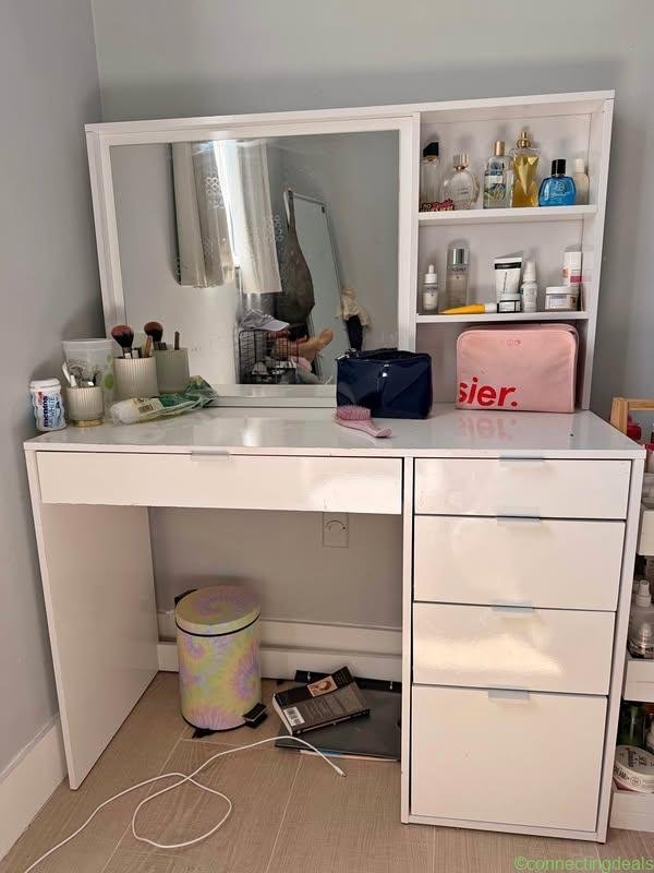Vanity table