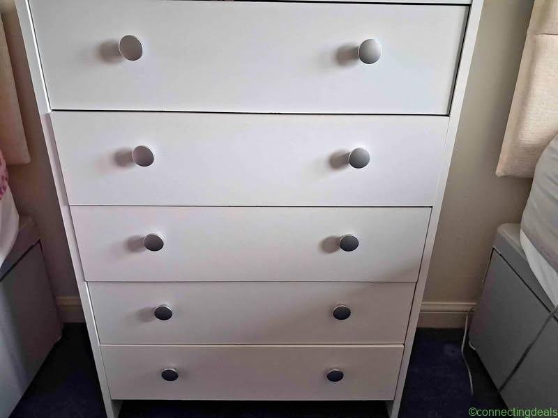 White chest of drawers