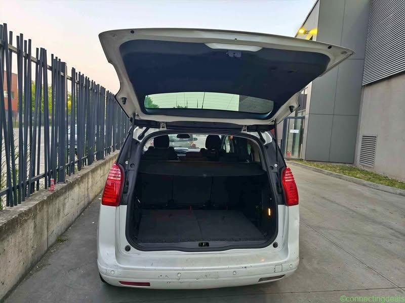 2011 Peugeot 5008