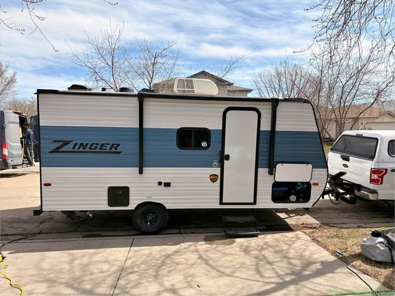 2024 zinger Travel trailer