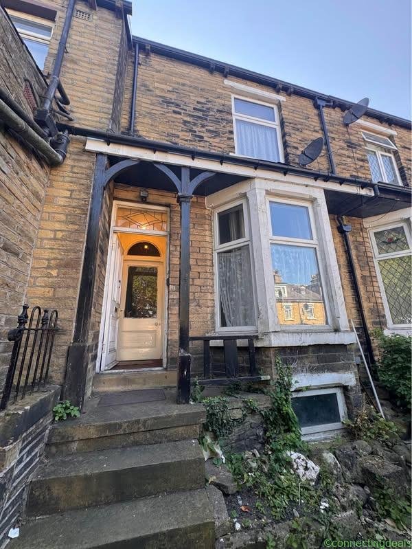 4 beds 1 bathroom – House