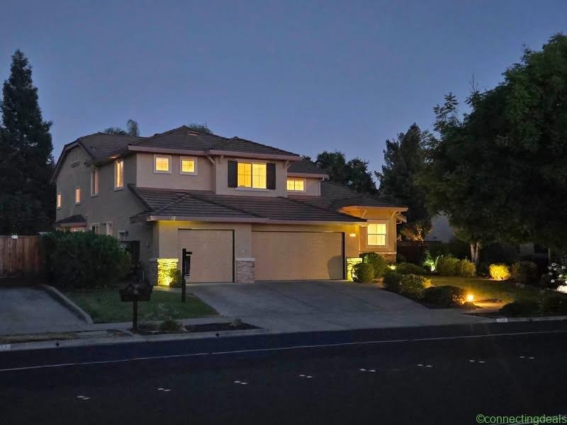 4 Beds 2.5 Baths – House