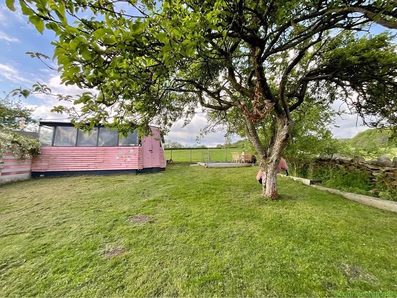 4 beds 2 bathrooms – House