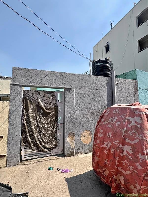 4 Beds 2 Baths – House