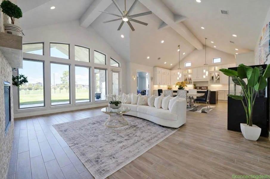 4 Beds 3.5 Baths – House