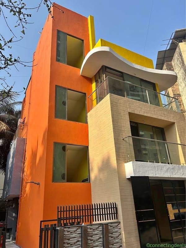 4 Beds 3 Baths – House