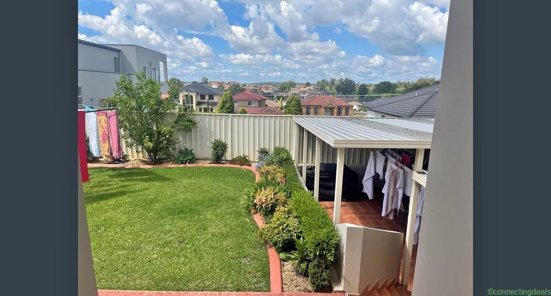 4 beds 4 baths Room only