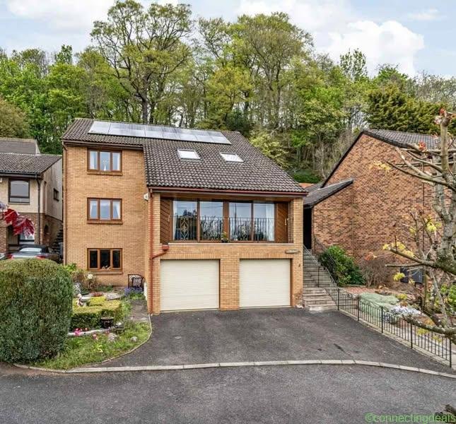 5 beds 3 bathrooms – House