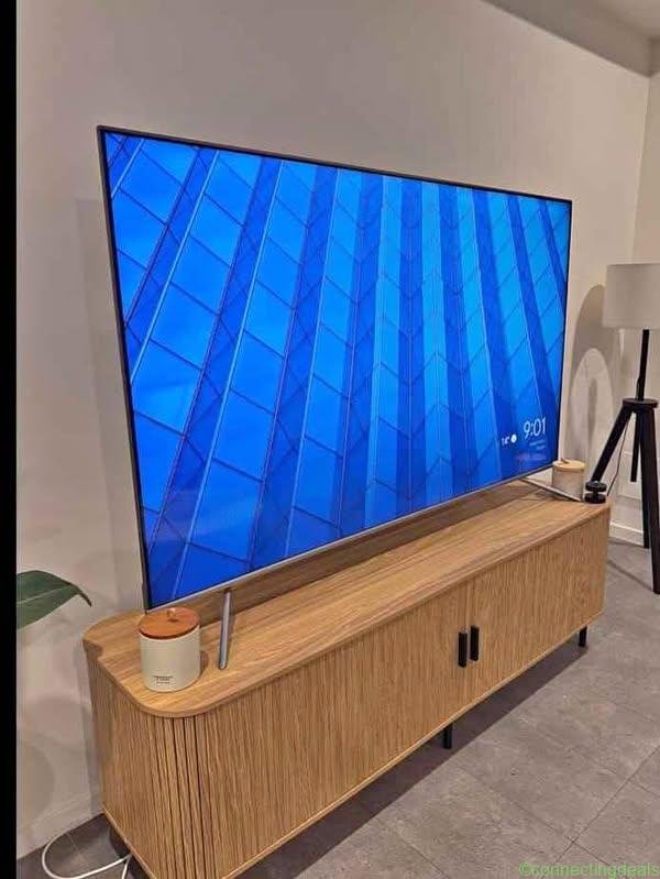75″ Hisense 4K Smart TV – Excellent Condition