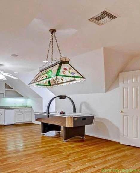 Air hockey table