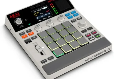 Free ad: Akai Professional MPC Sample - Samplage portable autonome, séquenceur et processeur d'effets avec batterie rechargeable, USB-C in Belgium. Akai Professional MPC Sample - Samplage portable autonome, séquenceur et processeur d'effets avec batterie rechargeable, USB-C in Belgium