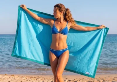 Asciugamano da Spiaggia Microfibra 90 x 180 cm con Bordi Contrastanti: Leggero, Rapido Asciugatura, Antisandali, Spazio Risparmiatore - Miglior Affare in Italy