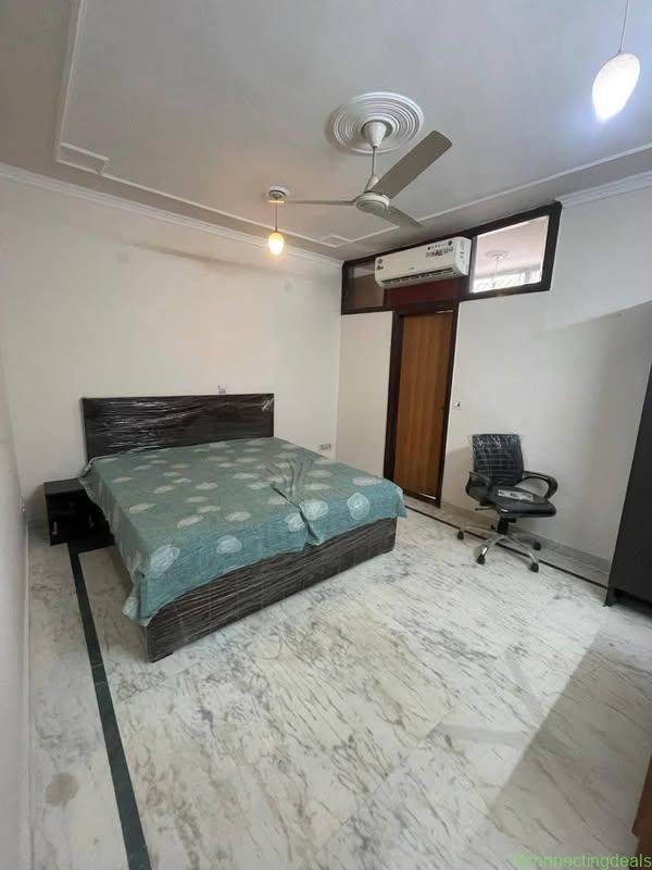 Available room in a Preoccupied fully furnished 4