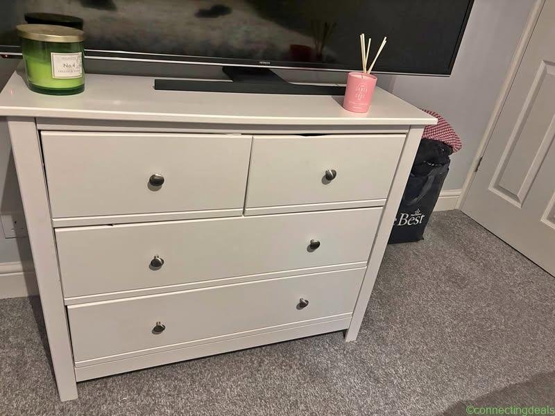 Chest of drawers