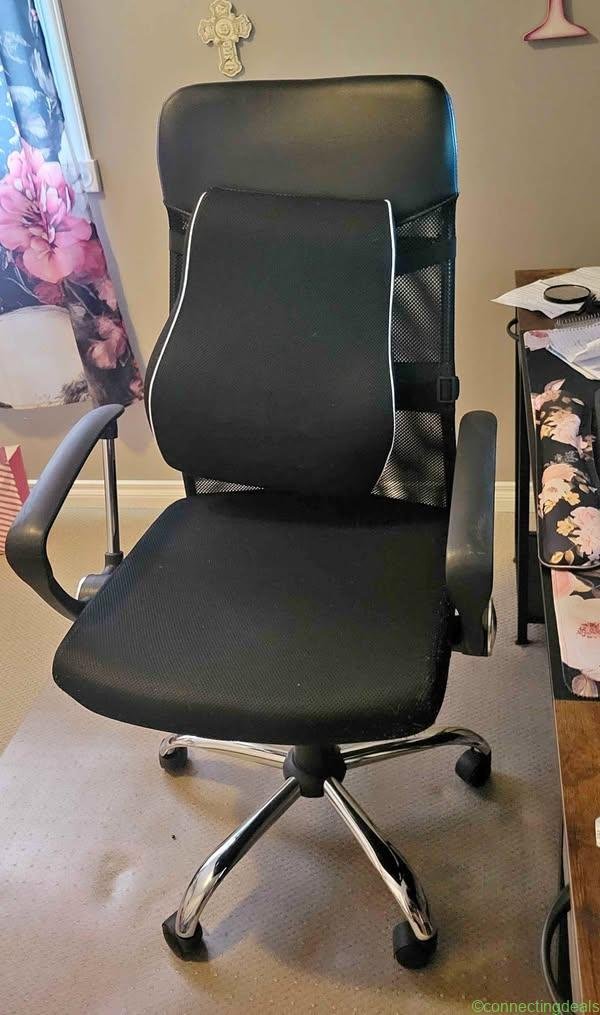 Computer chair like new very comfortable