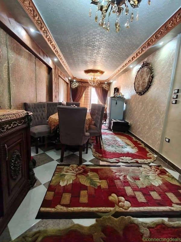 شقة كلها ع الشارع