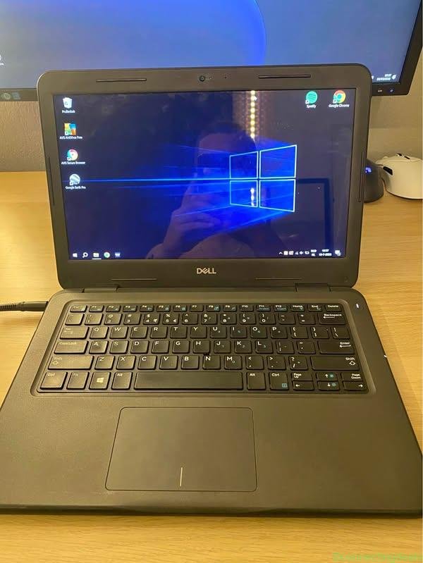 Dell Latitude 3300 laptop | Intel Core i3-7020U |