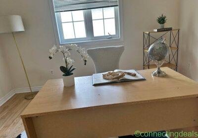Free ad: Desk in Toronto. Desk in Toronto