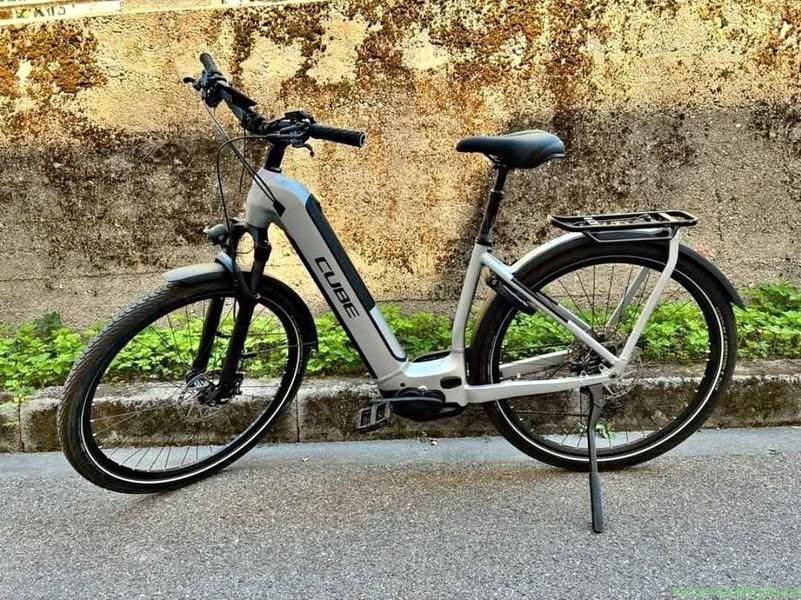 E-bike Elektrofahrrad mit all diesem Zubehör