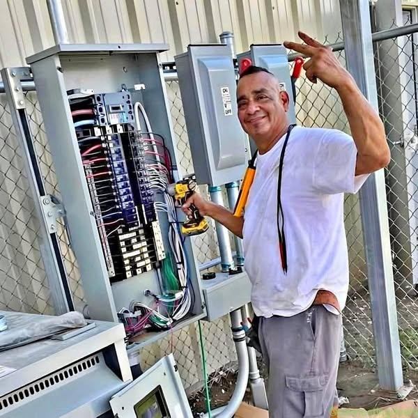 Electrician electric HoME SERVICE! ELeCTRICaL