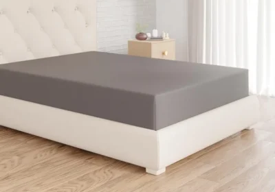 Feuille de lit ajustée Amazon Basics, 160 x 200 cm, 100% coton jersey pour matelas épais jusqu'à 30 cm, gris foncé - Meilleure Offre in France