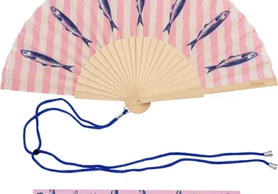Free ad: Fisura Original jeune imprimé ventilateur - ventilateur en bois coloré à la mode - ventilateur cadeau - ventilateur suspendu - 42,5 x 23 cm in Belgium. Fisura Original jeune imprimé ventilateur - ventilateur en bois coloré à la mode - ventilateur cadeau - ventilateur suspendu - 42,5 x 23 cm in Belgium