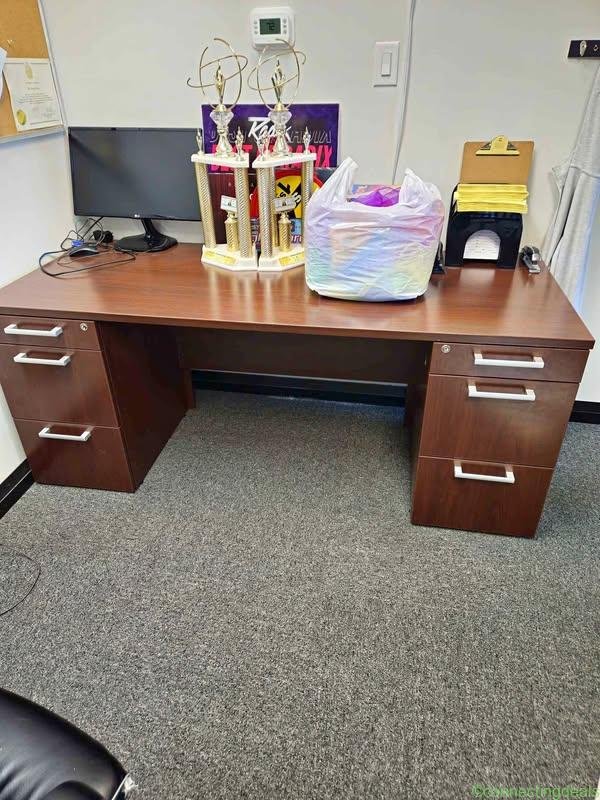 Free desk