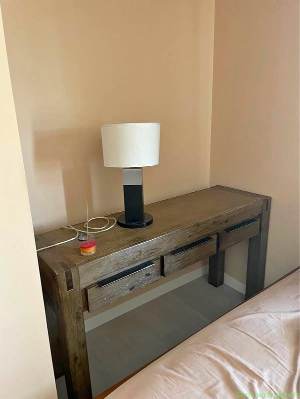Free desk