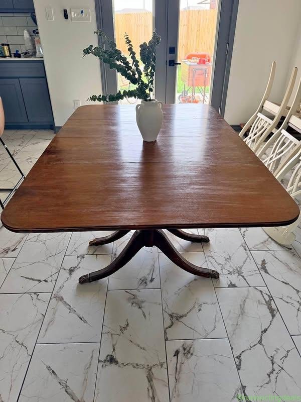 Free dining room table with 6 chairs