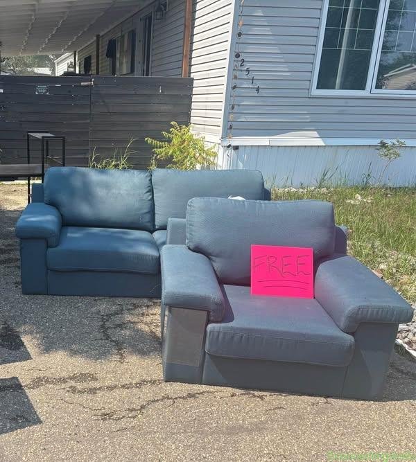 Free Love Seat & Chair